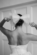 Load image into Gallery viewer, Iris Bow Hair Comb