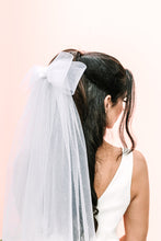 Load image into Gallery viewer, Annaliese Bow Veil - Elbow Length
