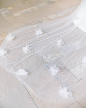 Load image into Gallery viewer, White Lily Veil