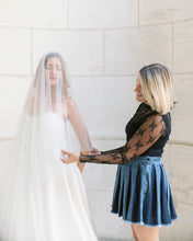 Load image into Gallery viewer, White Lily Veil