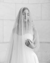 Load image into Gallery viewer, White Lily Veil