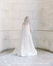 Load image into Gallery viewer, White Lily Veil