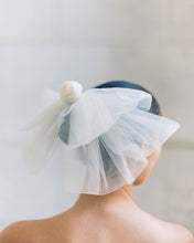 Load image into Gallery viewer, Iris Bow Hair Comb