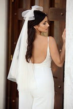 Load image into Gallery viewer, Priscilla Bow Veil in Champagne Blush
