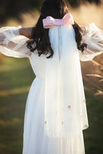 Load image into Gallery viewer, Anna Blair Bow Veil