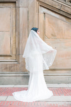 Load image into Gallery viewer, Genevieve Circle Veil