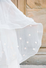 Load image into Gallery viewer, Genevieve Circle Veil