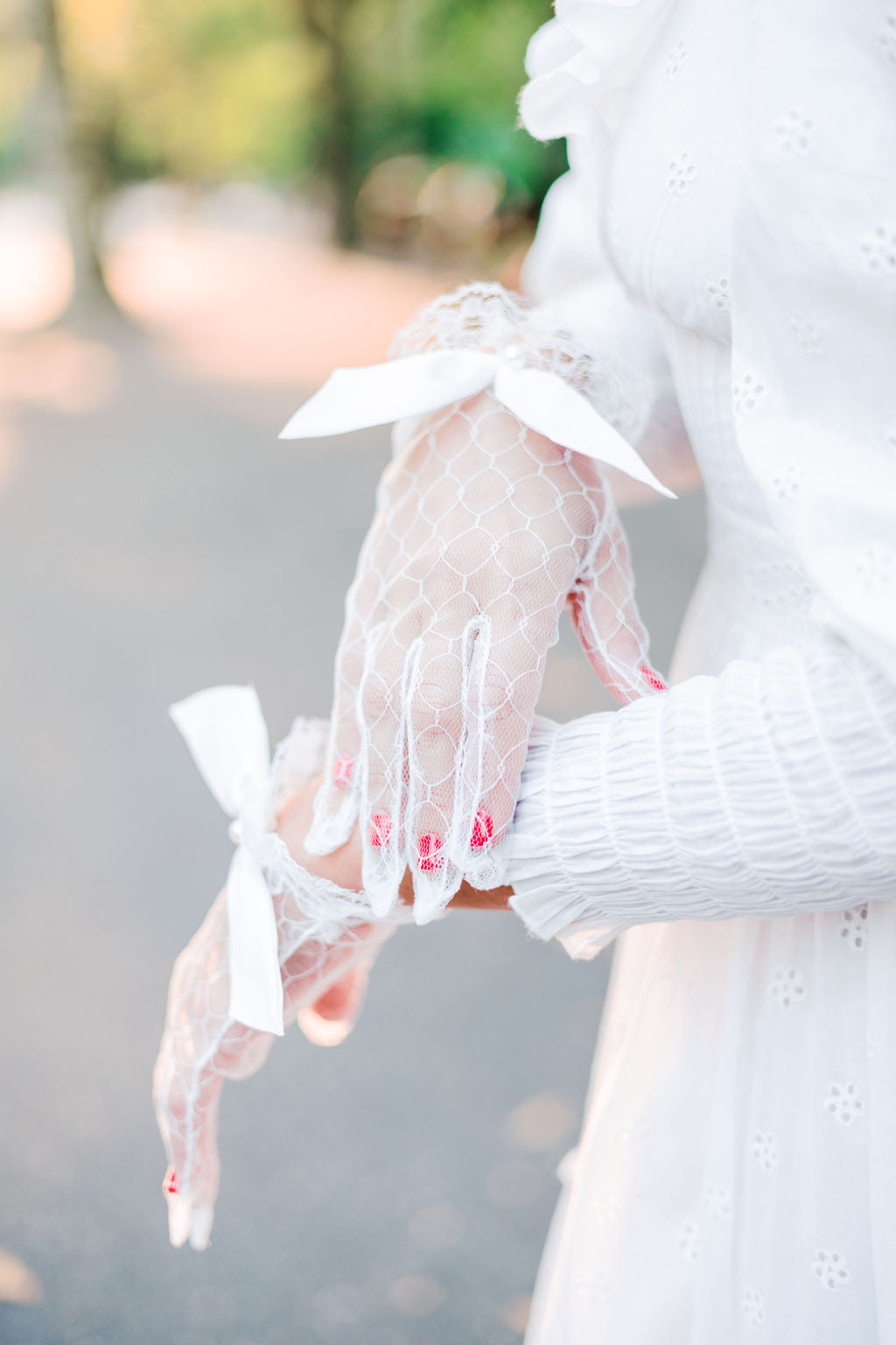 Queen Charlotte Gloves - White