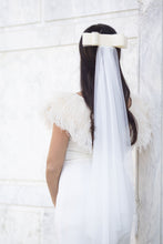 Load image into Gallery viewer, Anna Blair Bow Veil
