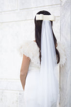 Load image into Gallery viewer, Anna Blair Bow Veil