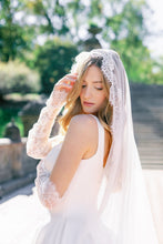 Load image into Gallery viewer, Giselle Veil Fingertip Length
