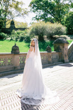 Load image into Gallery viewer, Giselle Veil

