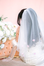 Load image into Gallery viewer, Krissy Floral Veil
