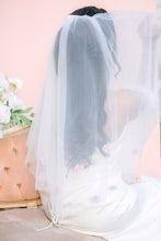 Load image into Gallery viewer, Krissy Floral Veil
