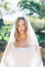 Load image into Gallery viewer, Giselle Veil Fingertip Length
