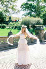 Load image into Gallery viewer, Belle Bow Veil
