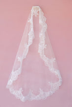 Load image into Gallery viewer, Giselle Veil Fingertip Length
