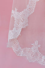 Load image into Gallery viewer, Giselle Veil Fingertip Length
