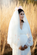 Load image into Gallery viewer, Anna Blair Bow Veil
