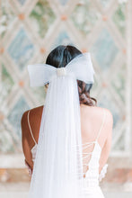 Load image into Gallery viewer, Edwina Bow Veil
