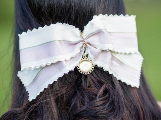 Hepburn Bow