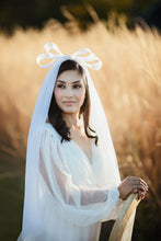 Load image into Gallery viewer, Priscilla Bow Veil
